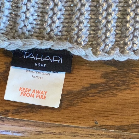 Tahari home silver Christmas couch blanket - Picture 6 of 7